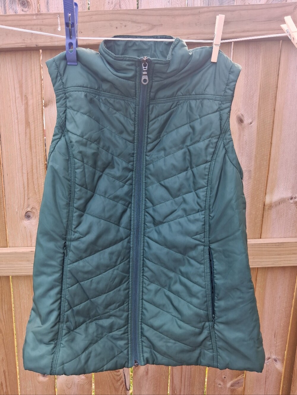 Aventura Medium Quilted Sleeveless Lightweight Vest in Light/Medium Blue Zipper